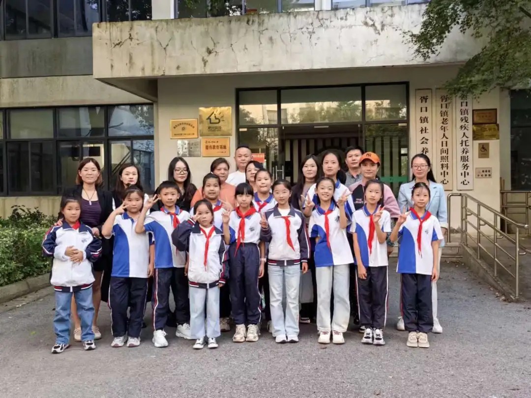 重阳敬老 情暖金秋——2024-2025学年一箭河实验小学重阳节主题活动回顾